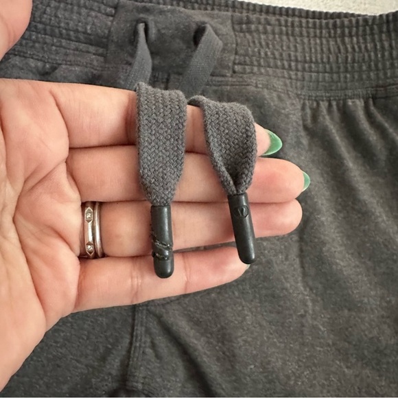 Lululemon Men's Grey Jersey 8" Inseam Drawstring Shorts Size L - Picture 8 of 9